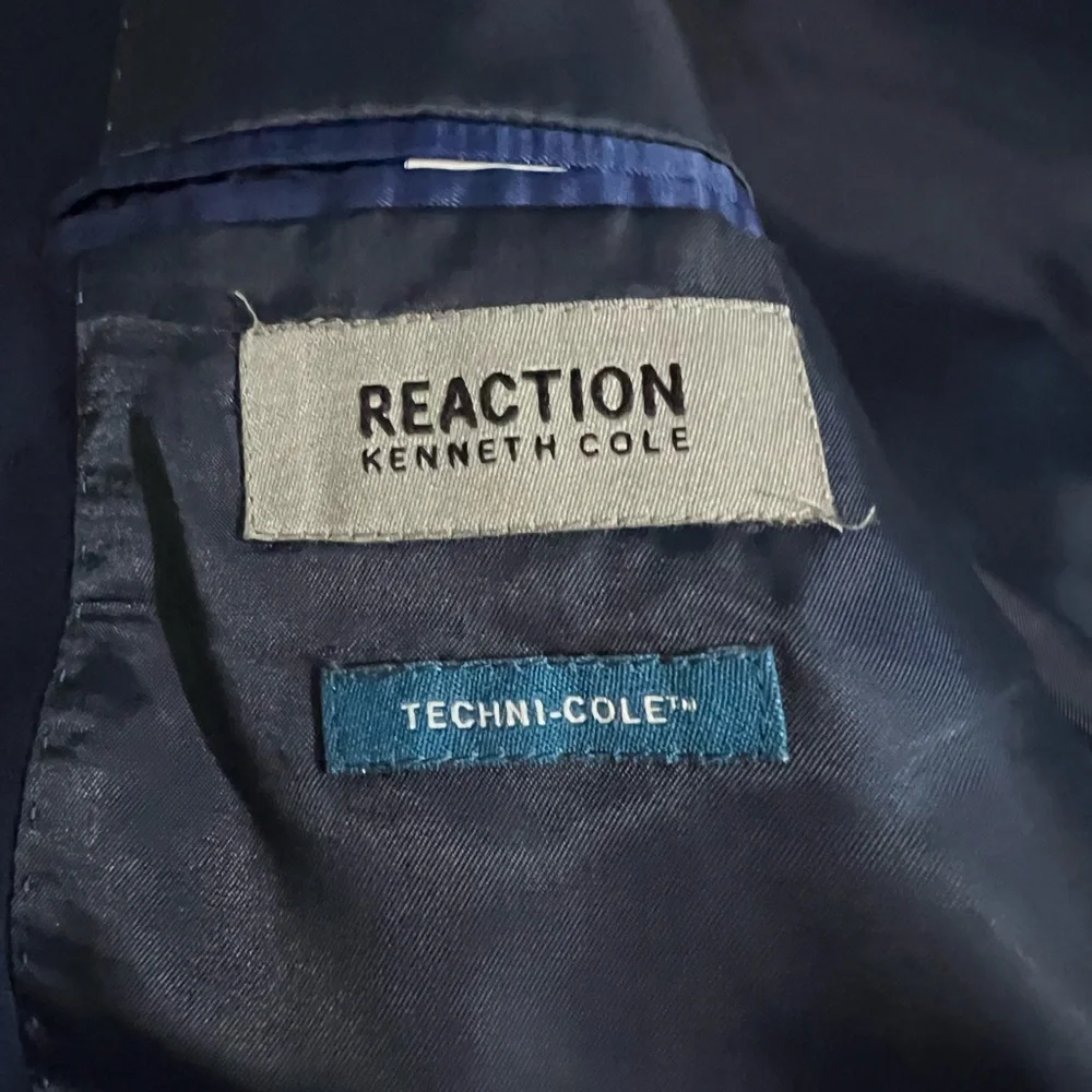 Kenneth Cole Reaction Men's Blue Blazer size 36S & 29W.